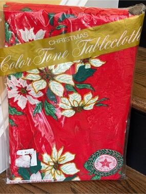 🆕Vintage 1990s Color Tone poinsettia red Christmas tablecloth 52”x52” NOS cotton